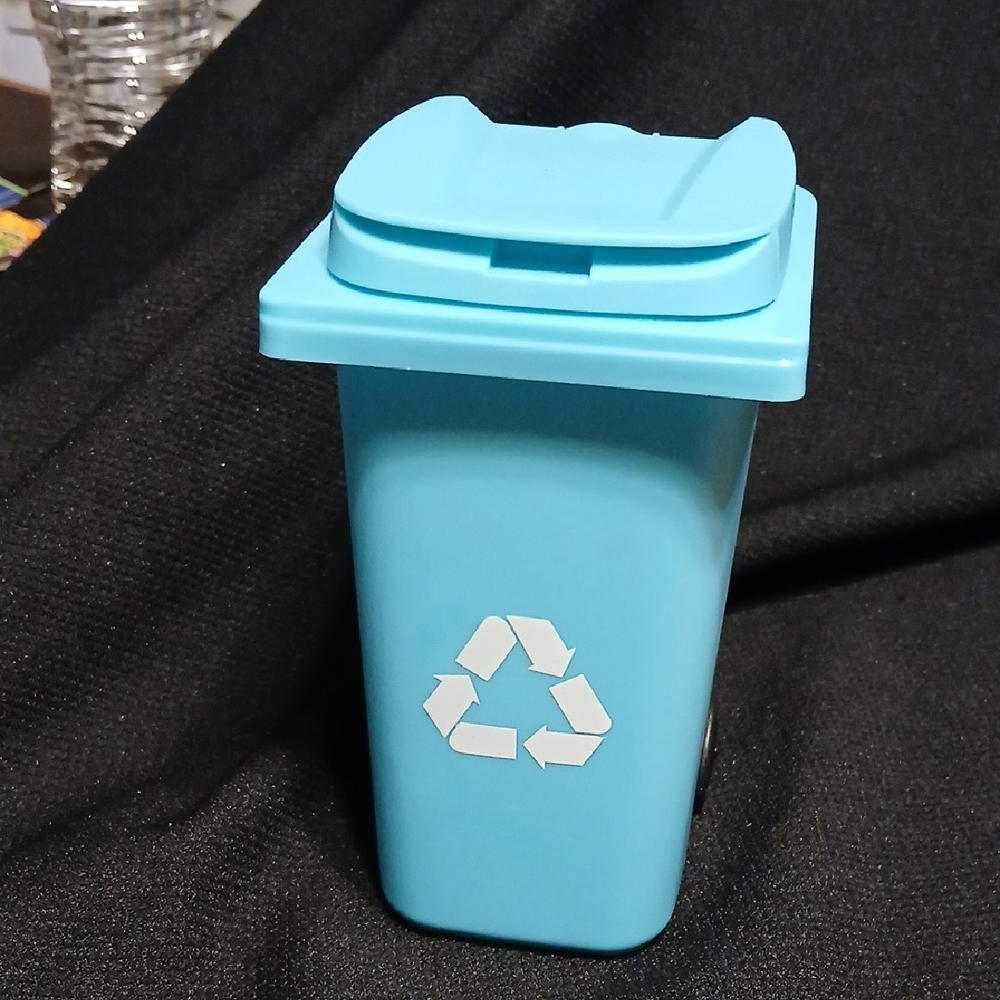 Light Blue Mini Recycling Bin Pencil Holder/Desk Organizer